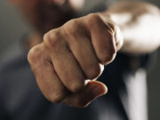 Контузия глаза и повреждение роговицы: в Запорожье водитель такси «Bolt» избил пассажиров, — ФОТО